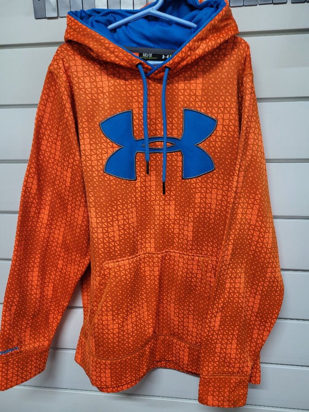 Under Armour Storm Men's Orange and Blue Hoodie Size Medium Loose Fitting
